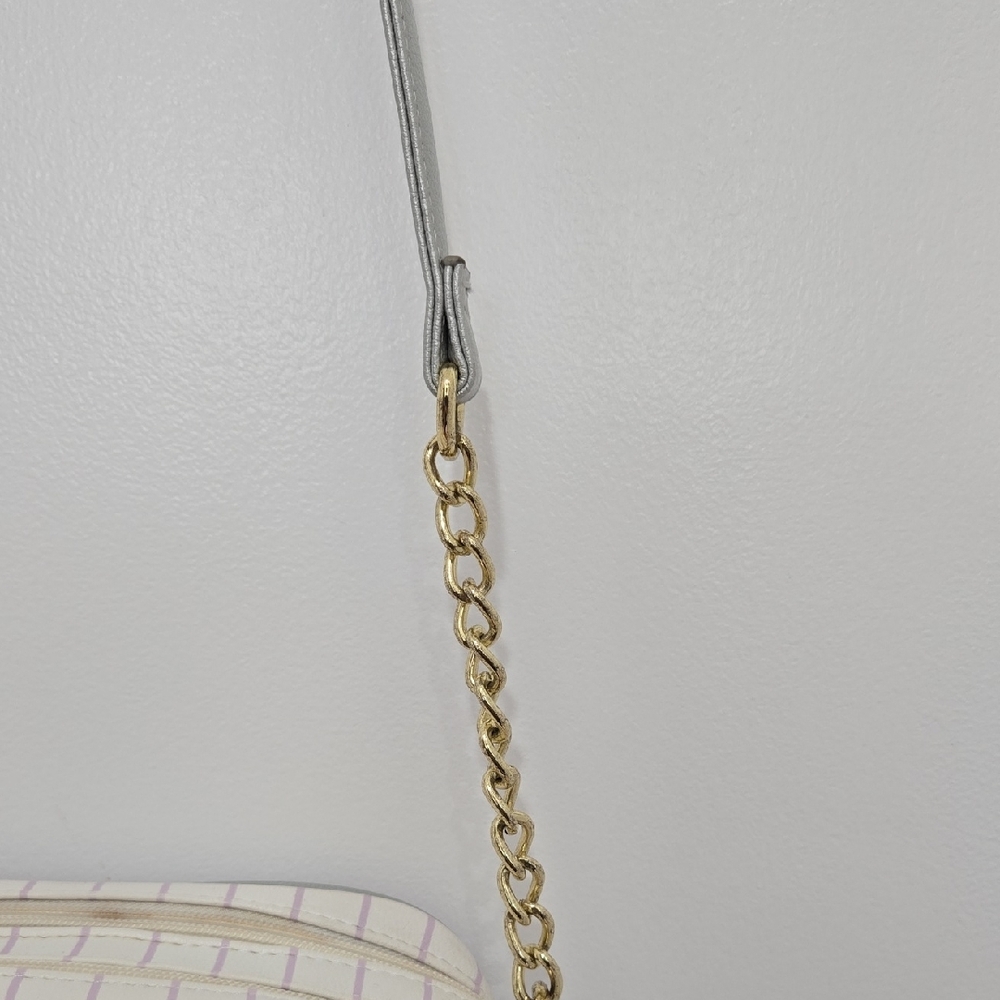 Betsey Johnson Lilac Quilted Crossbody Bag with Gold & Polyurethane Chain. - Picture 6 of 11